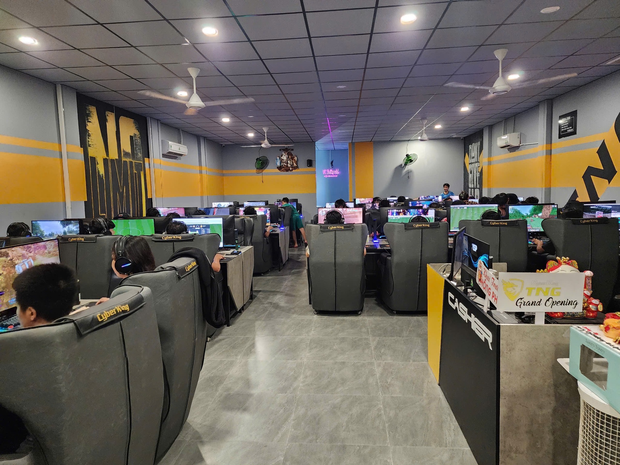 CyberKing TNG Cam Ranh: Phòng Net Sofa Gaming Cao Cấp