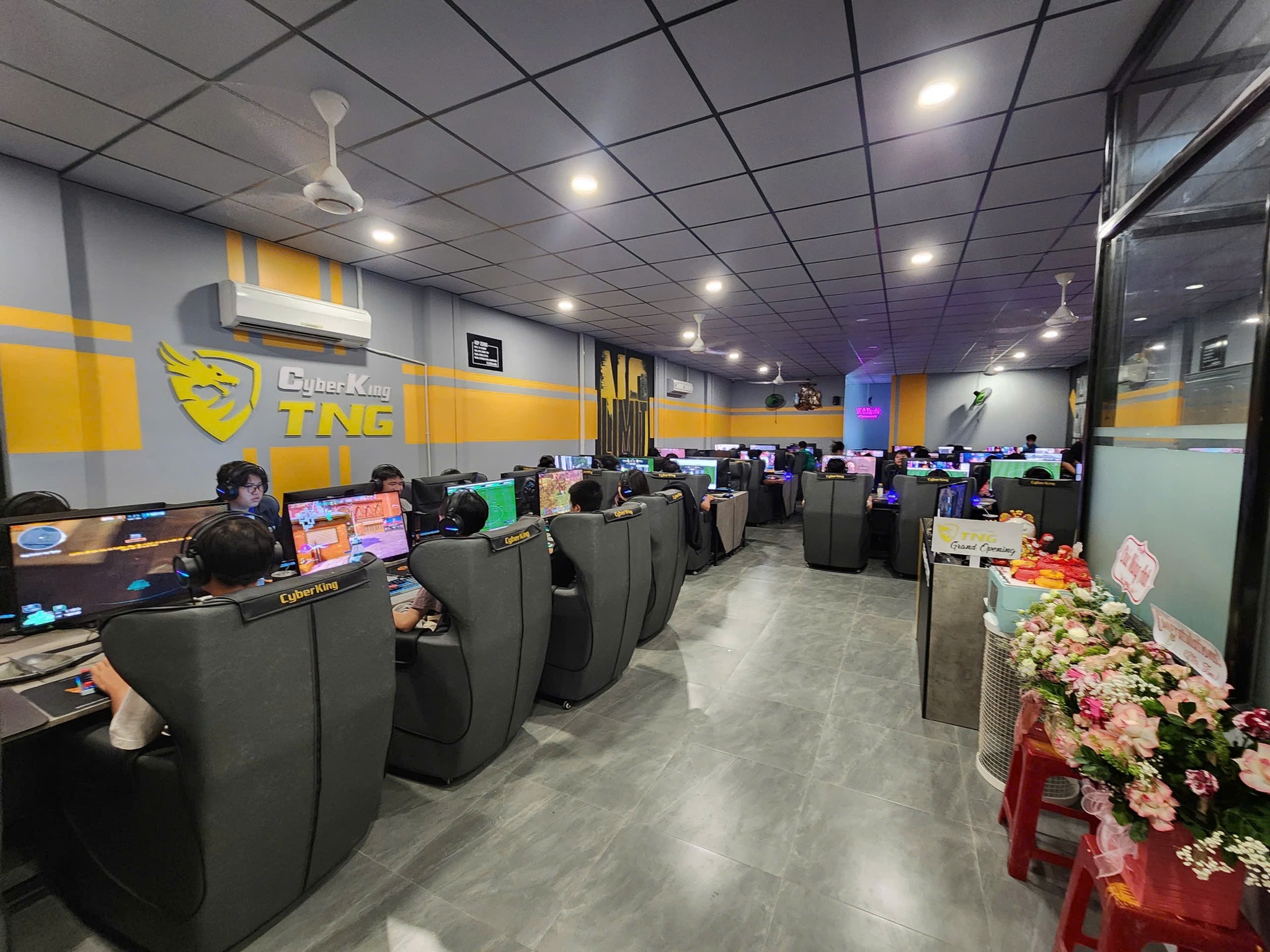 CyberKing TNG Cam Ranh: Phòng Net Sofa Gaming Cao Cấp