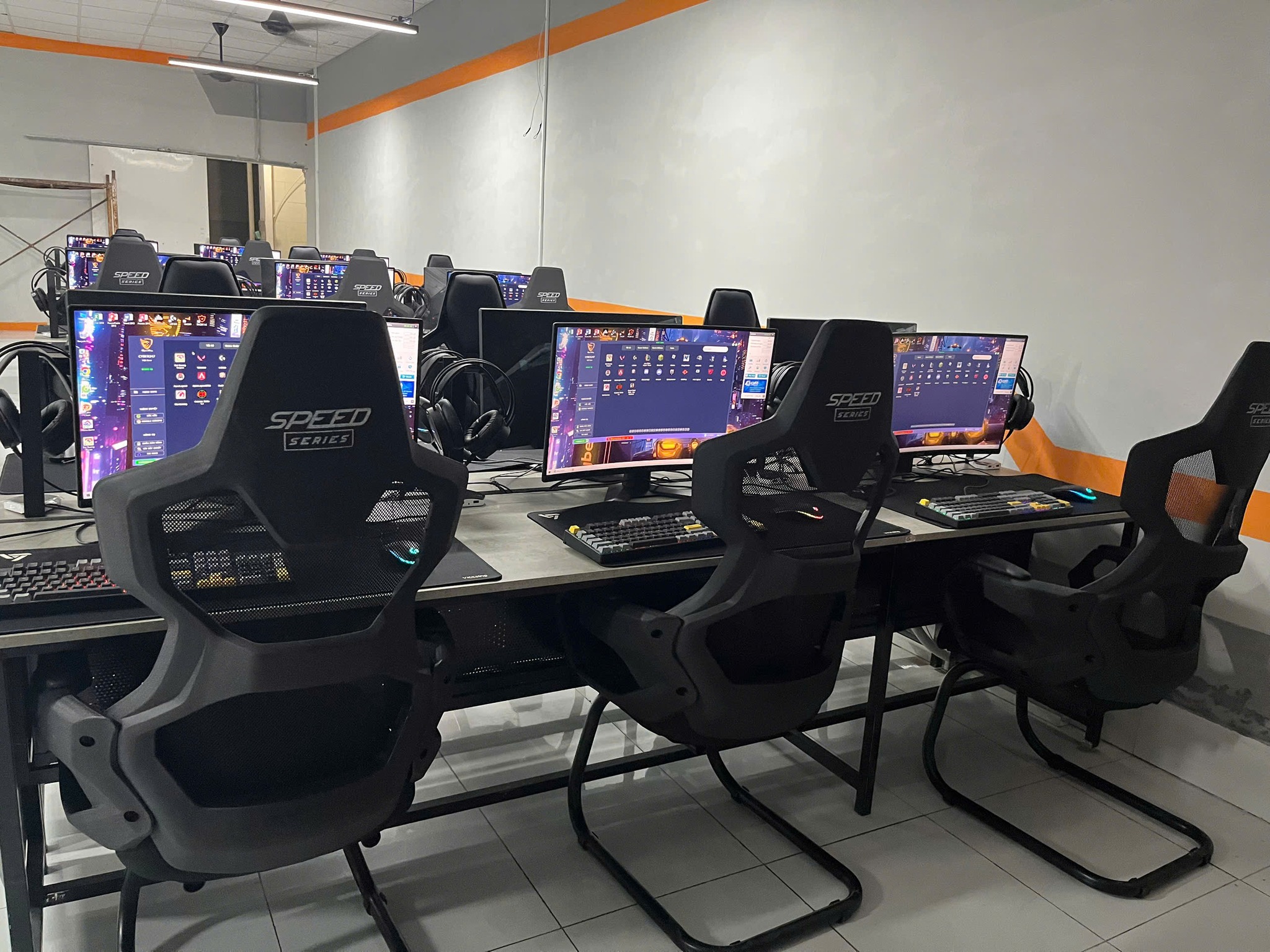 Eagle CyberGame Phú Chánh - Phòng Game Tân Uyên 2025