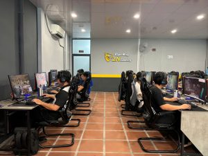 lắp đặt phòng net 20 máy