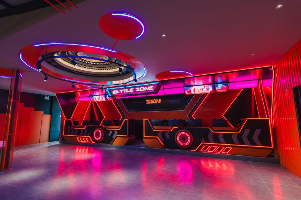 Chọn loại màn hình nào cho phòng net esports?