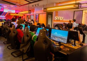 Chọn loại màn hình nào cho phòng net esports?