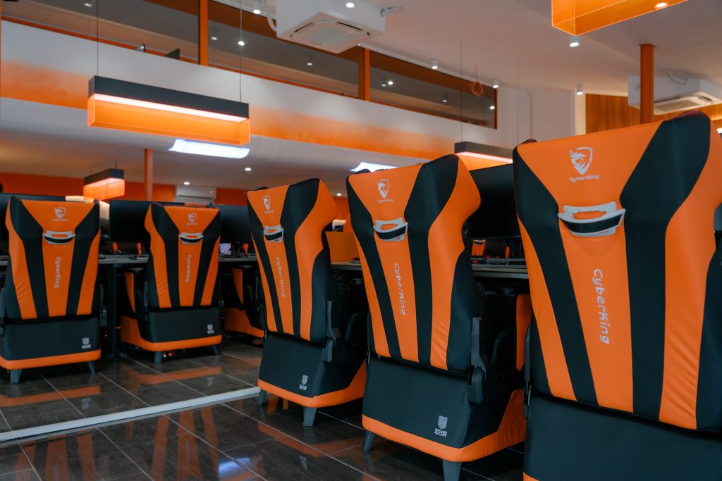 Ghế Sofa Gaming CyberKing – Nâng Cấp Trải Nghiệm Lẫn Không Gian Phòng Net