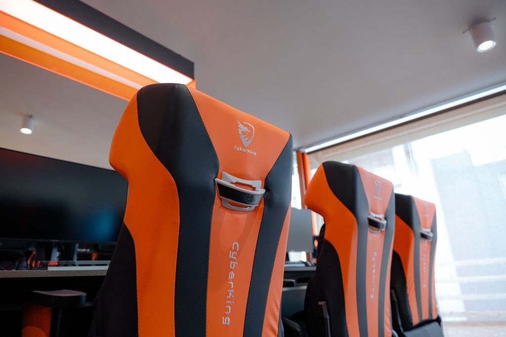 Ghế Sofa Gaming CyberKing – Nâng Cấp Trải Nghiệm Lẫn Không Gian Phòng Net