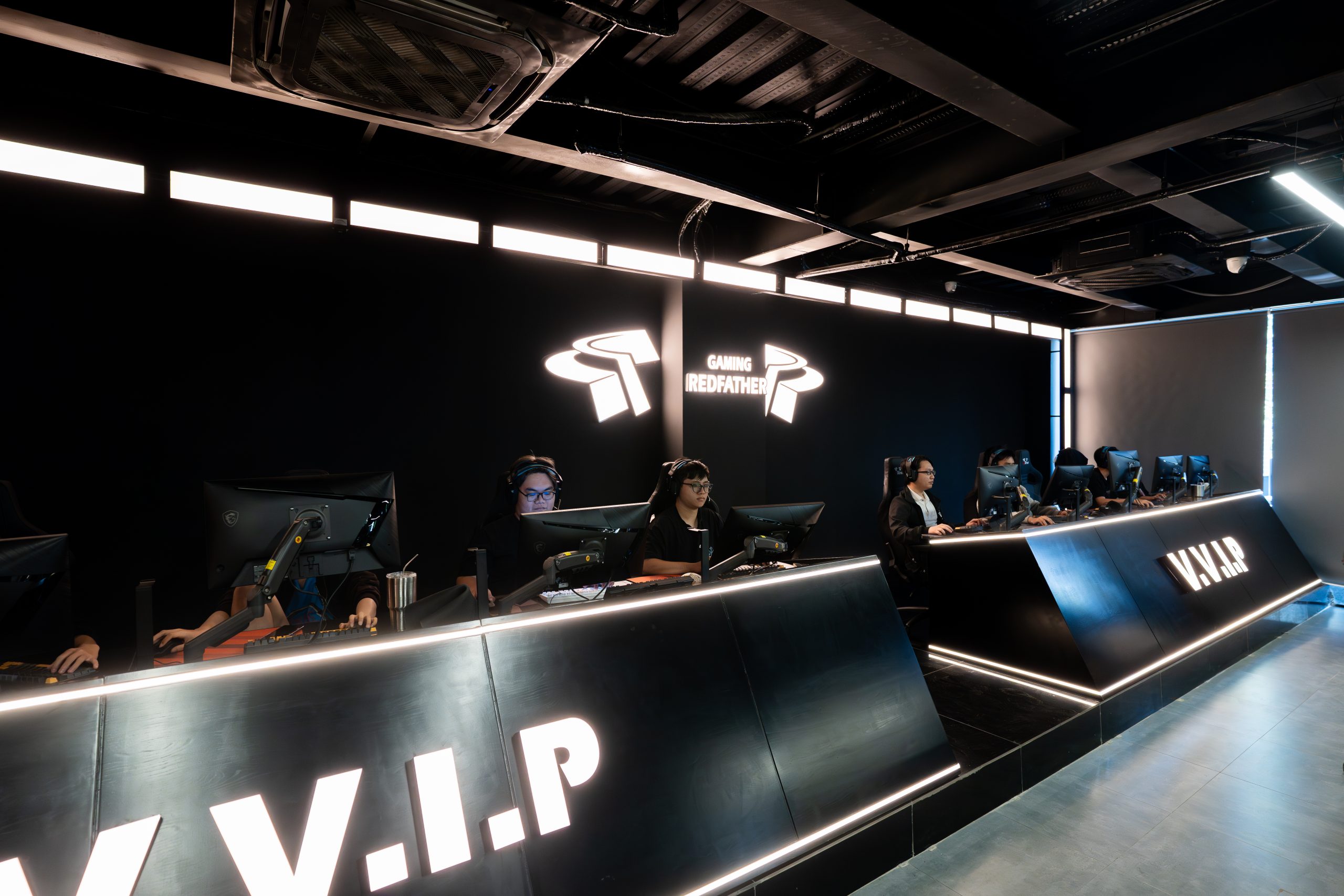 Giá lắp đặt phòng game: Báo giá chi tiết & dự toán 20–100 máy